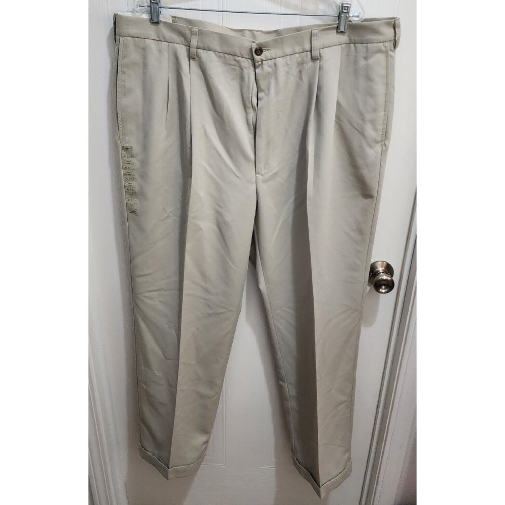 NWT Haggar Cool 18 Men's Khaki Pants Relaxed American Fit Pleated Cuffed 42 X 32